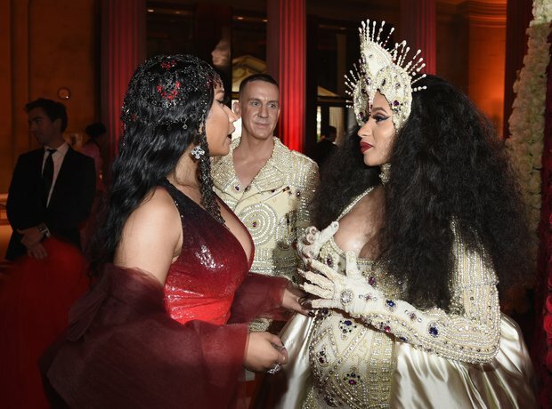 Nick minaj and cardi b shade each other on Twitter